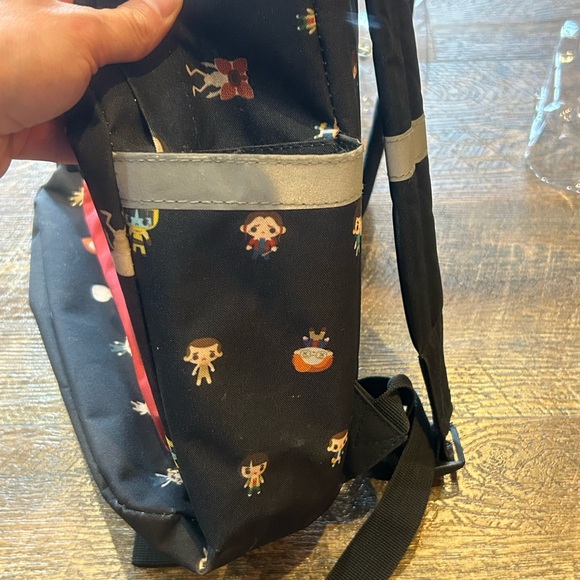 Stranger Things Backpack & Figures - Picture 7 of 14